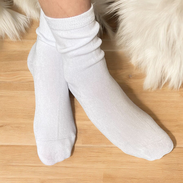 White Soothe Step Sensory Socks, a Sensory Seamless Socks for Adults from Comfort on the Spectrum. These 